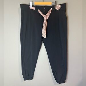 Easton, XXL black baseball pants with pink belt
Tie. Active wear softball